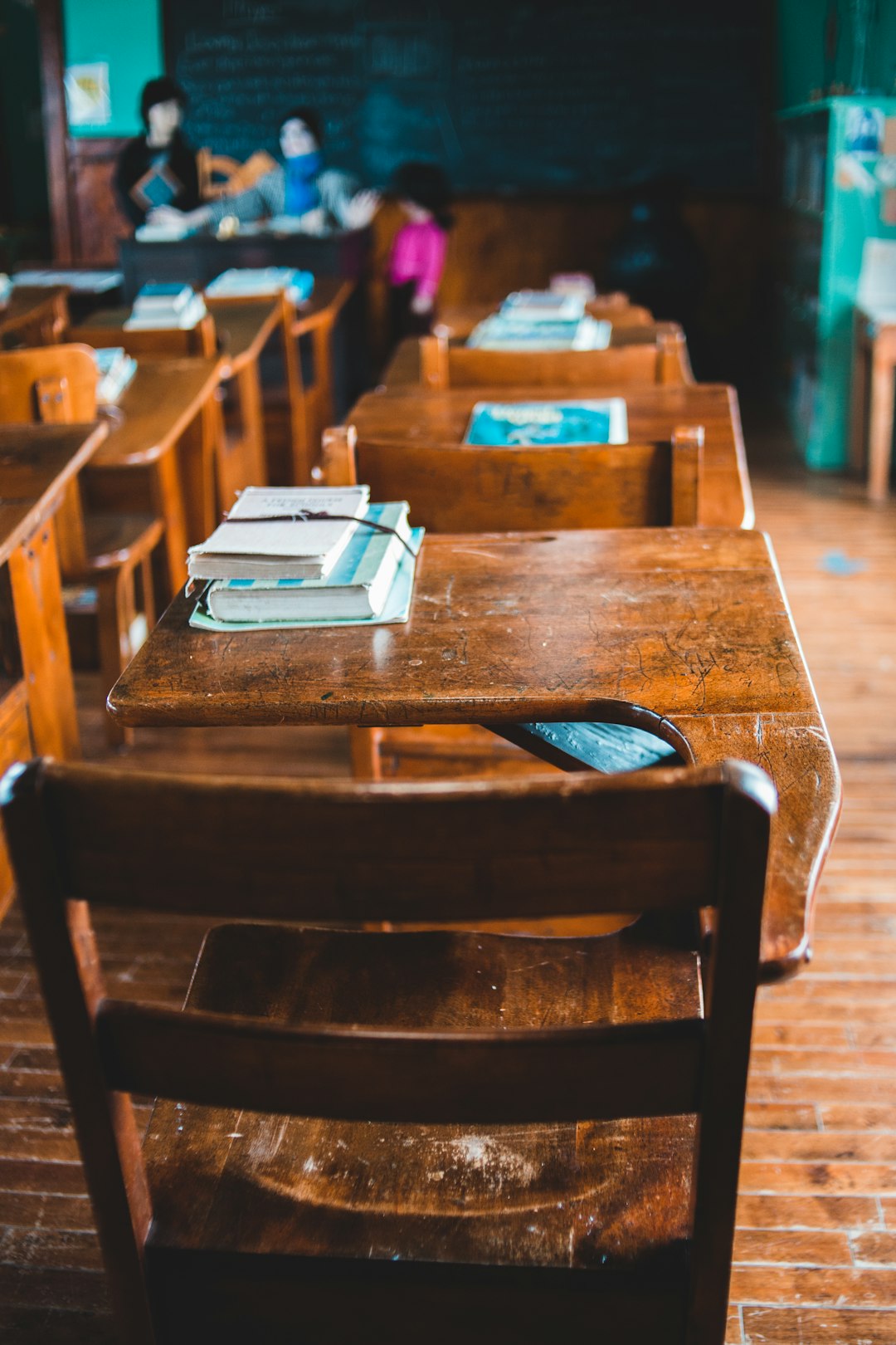 brown-wooden-table-with-books-on-top-sjkxyjyru5g